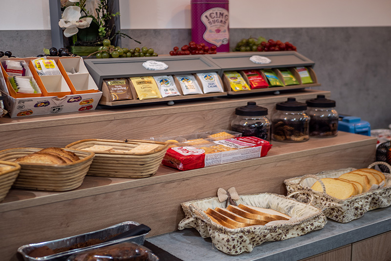 Petit Dejeuner buffet à volonte hotel bleu france eragny saint ouen l'aumone cergy pontoise